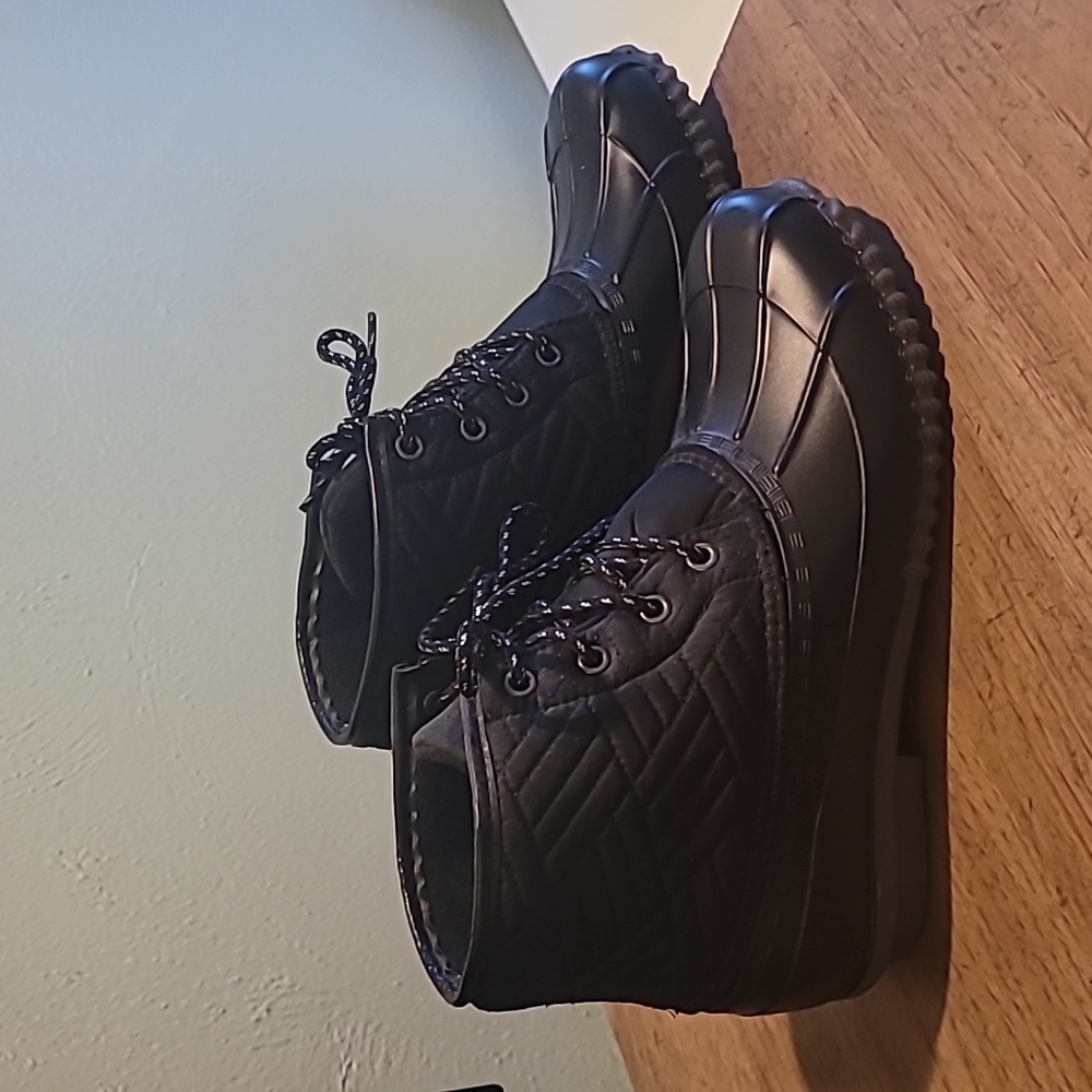 Maurices Black Duck Boots Like New!